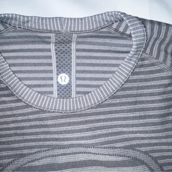 Lululemon Swiftly Tech Long-Sleeve Size 6 NWOT comes with lululemon bag - Picture 2 of 4